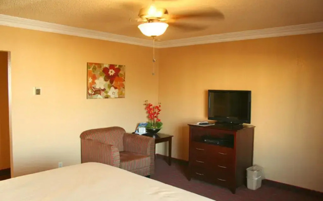 Pacific Inn & Suites