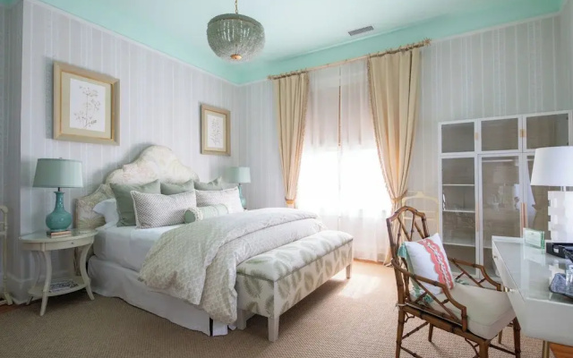 Pandora's Manor Bed & Breakfast