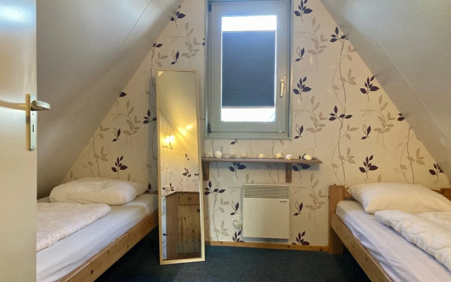 Holiday Home de Druif 6p With a Nice Terrace Near Lake Lauwersmeer