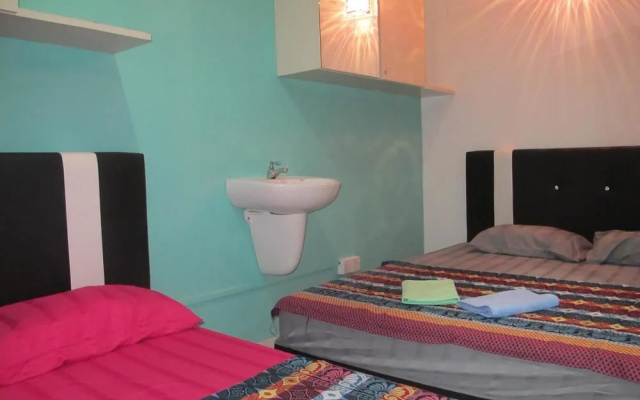 Gurney Budget Inn - Hostel