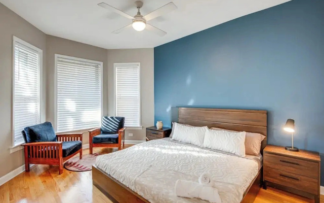 Pet-friendly W/pool Table: Walk to Wrigley Field