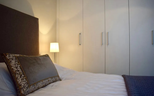 2 Bedroom Flat By The Canal