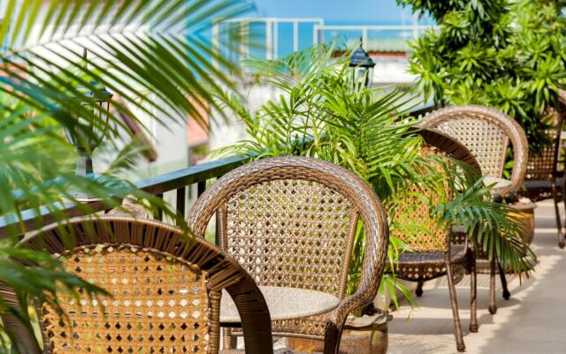 The Ambiance Hotel вид на фасад