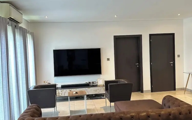 Peravi Suites at the Signature