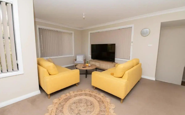 Phillip Villa, Modern & Fresh, Close to Town, Free Wifi