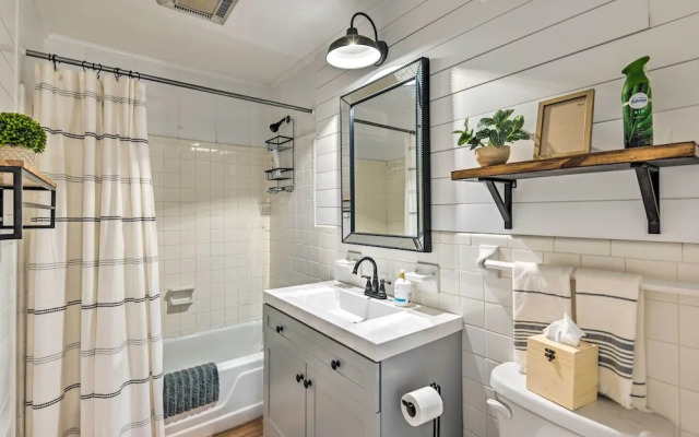 Stylish Franklin Cabin on 6 Private Acres!