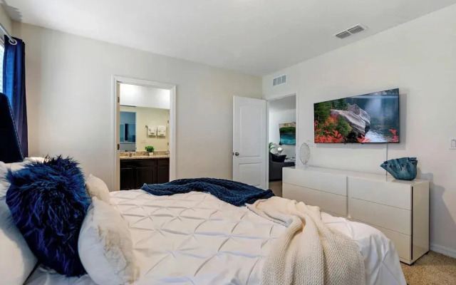 Solterra- LakeView - Private Pool & Spa