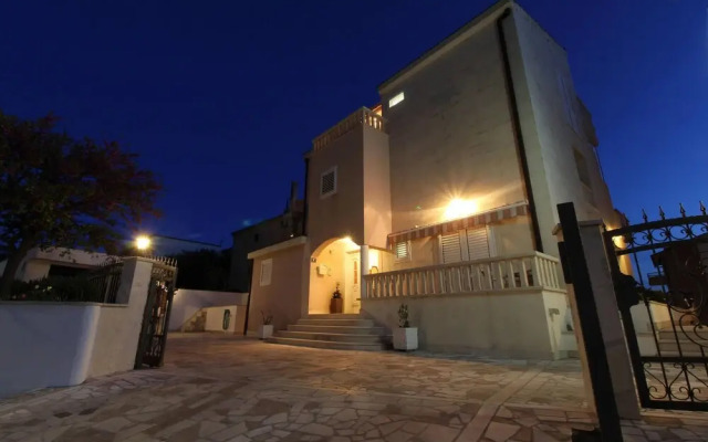 Beautiful Apartment in Tucepi With 1 Bedrooms and Wifi