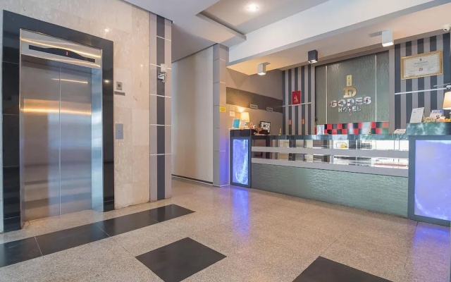 RedDoorz Premium near Harbour Bay Mall Batam 2