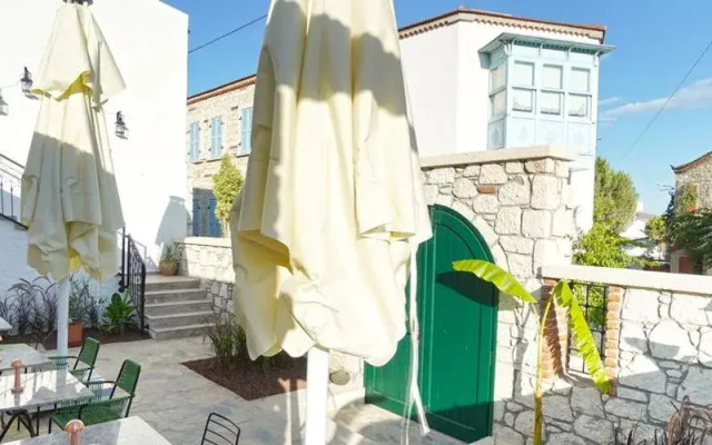 POM Alaçatı Boutique Otel