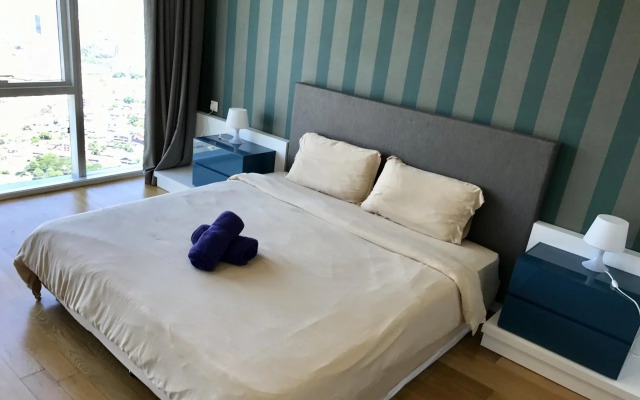 The Platinum Suites by Emily in Town