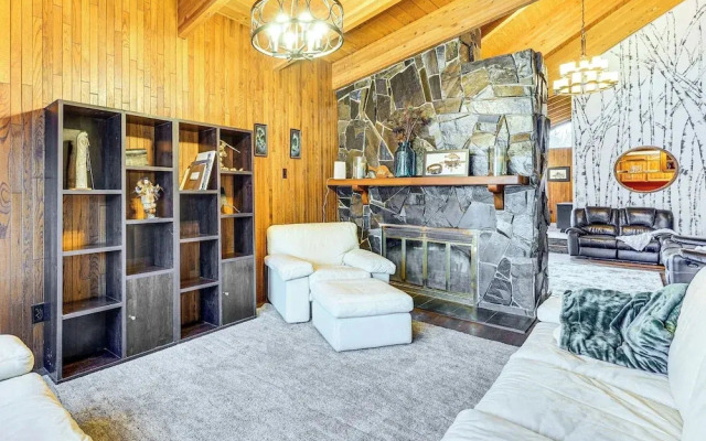 Hike, Ski & Soak! Spacious Anchorage Getaway