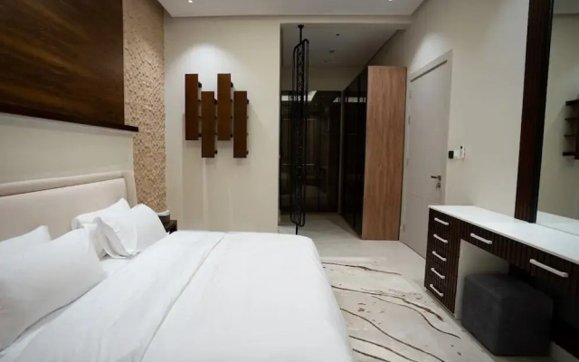 Three Bedroom Trendy Apartment in Qurtoba
