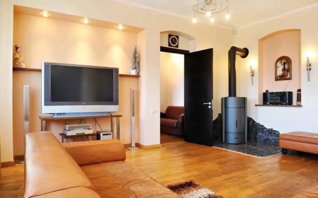 Raina Lux Apartment