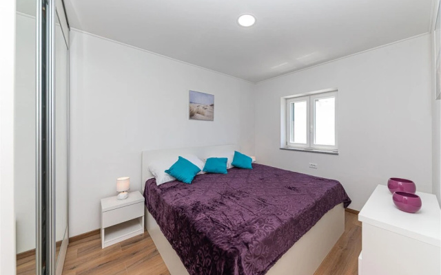 Amazing Apartment in Kastel Stari With 2 Bedrooms and Wifi