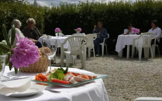 Strandebarm Fjordhotel