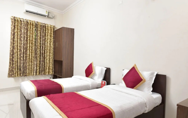 OYO 9118 Saravana Inn