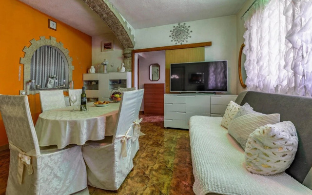 Awesome Apartment in Medulin With Wifi and 2 Bedrooms