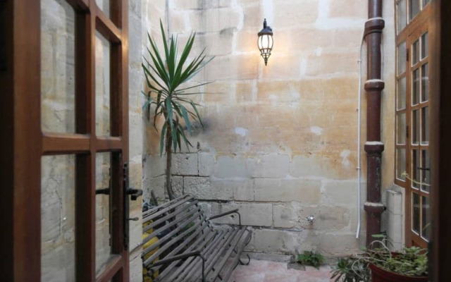 PeaceHaven 8 Hostel Слима вид на фасад