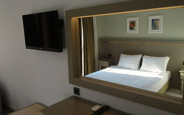 Hotel Pine Valley