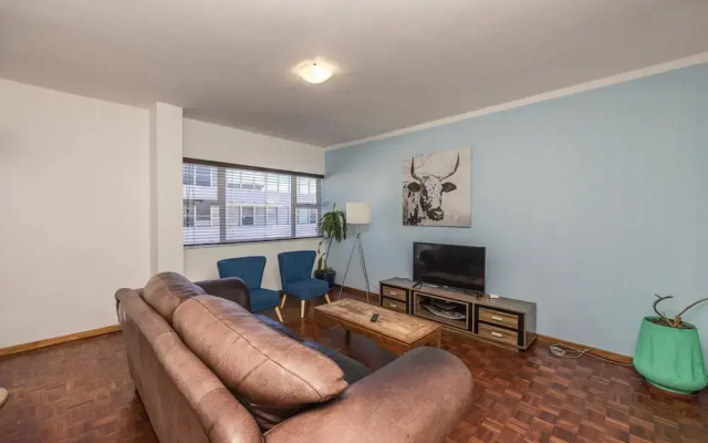 Centrally Located 2 Bedroom Apartment in Cape Town