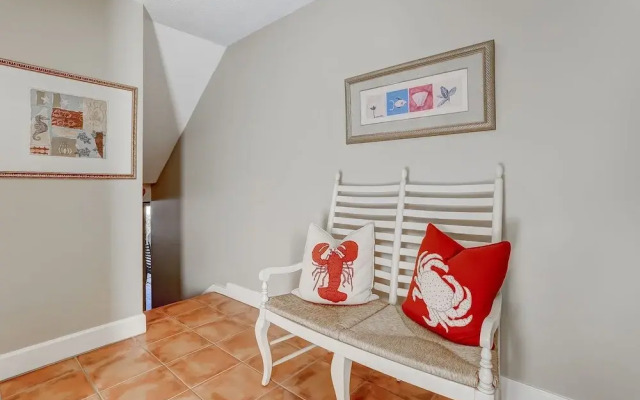Pet Friendly 2 Bedroom Villa w/ Pool - Captain's Court