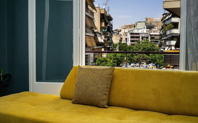 Sunny 2 Bedroom Cozy Apartment View of Parthenon