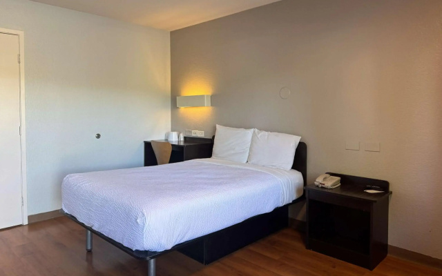 Motel 6 Simi Valley, CA