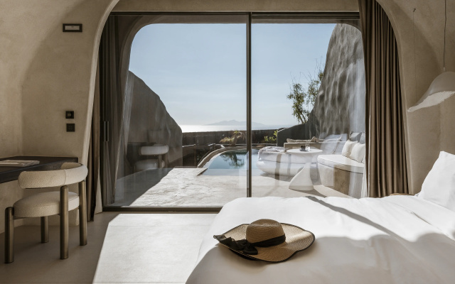 One of One Hotel