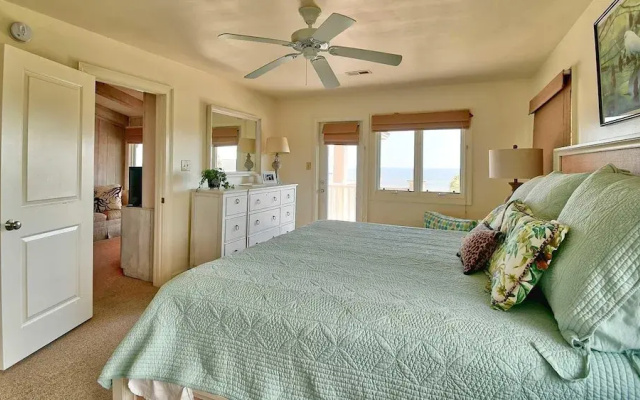 134 Maison Blanche 7 Br Home by RedAwning