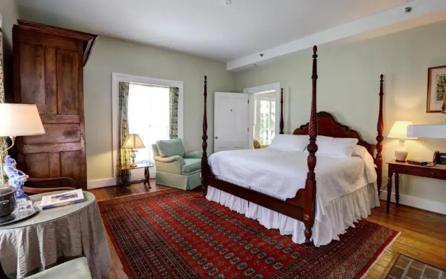 200 South Street Inn