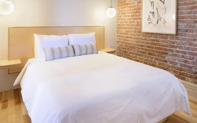 The Jesse Hotel & Bar