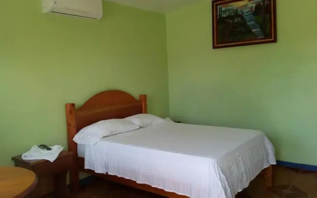 Cabinas El Tropico