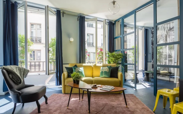 Luxury 3 Bedroom 2 Bathroom Loft - Louvre Museum