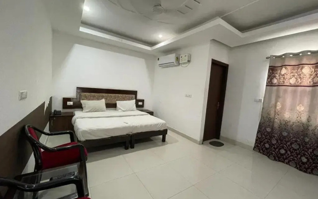 Oyo 63988 Hotel Dolphin