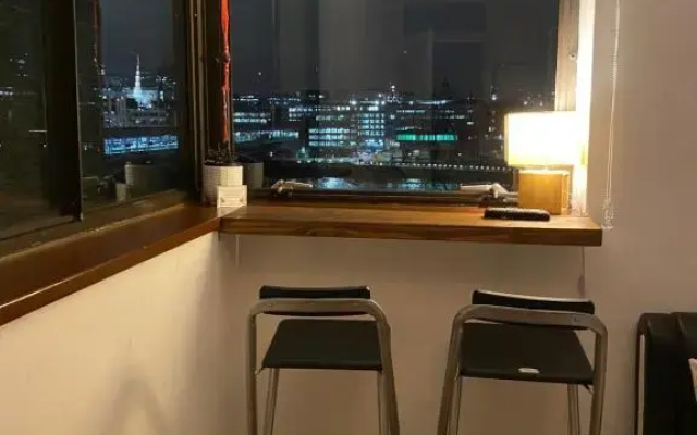 Room in Central London Overview Thames