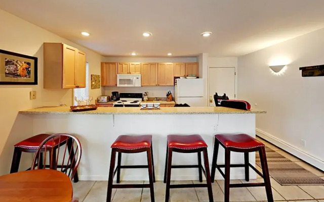 Upper Woodbridge #14-AB - 2 Br Condo