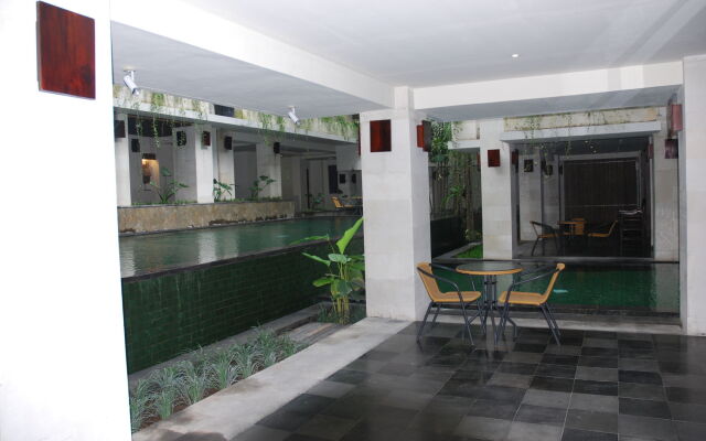 Ubud Village Hotel вид на фасад