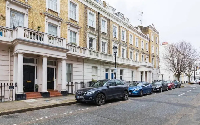 Traditional 1 Bed Apartment, Pimlico