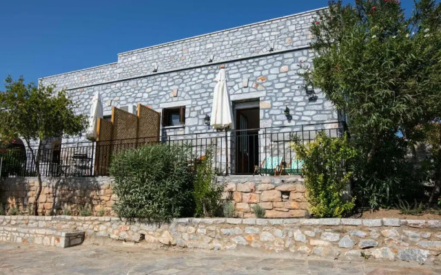 Skoutari Bungalows Galateia room