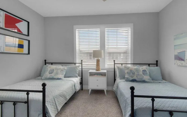 Southern Charm 4 Bedroom Home by Redawning