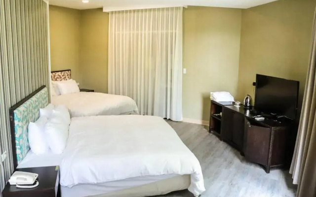 The Loft Seaside Suites