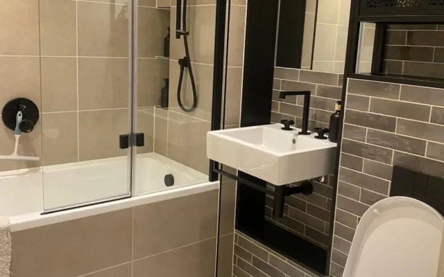 Stylish 2-bedroom Apartment in London - Sleeps 4