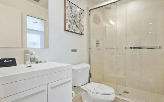 Miami Suite 203