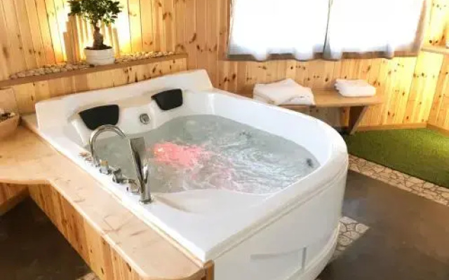 REnt Room Wood