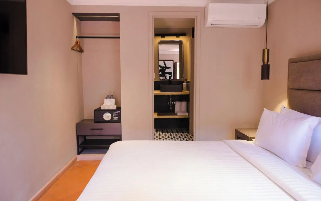 Mikaella Hotel