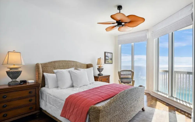 Silver Beach 1702e 3 Bedroom Condo by RedAwning