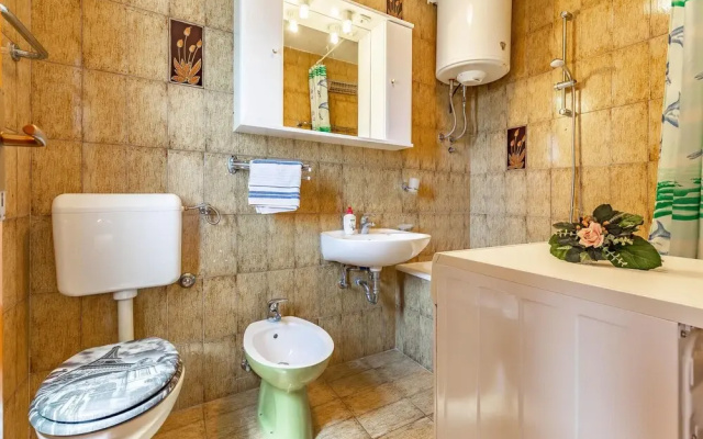 Beautiful Home in Stinjan With Wifi and 4 Bedrooms
