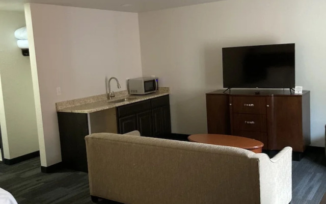 Elker Inn & Suites