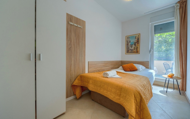 A 2 Comfortable apt w Terrace & Garden, Near Beach